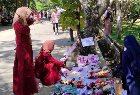 MEMILIH BUKET