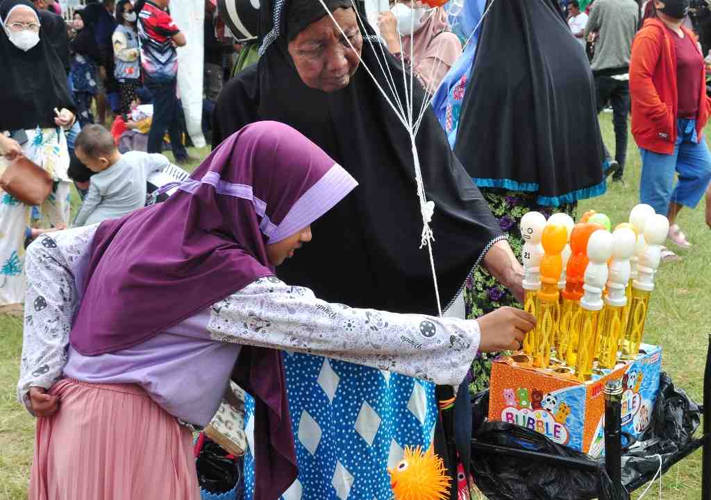 MEMILIH MAINAN