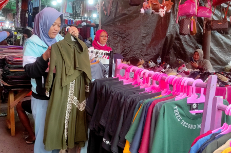 MEMILIH PAKAIAN MUSLIMAH