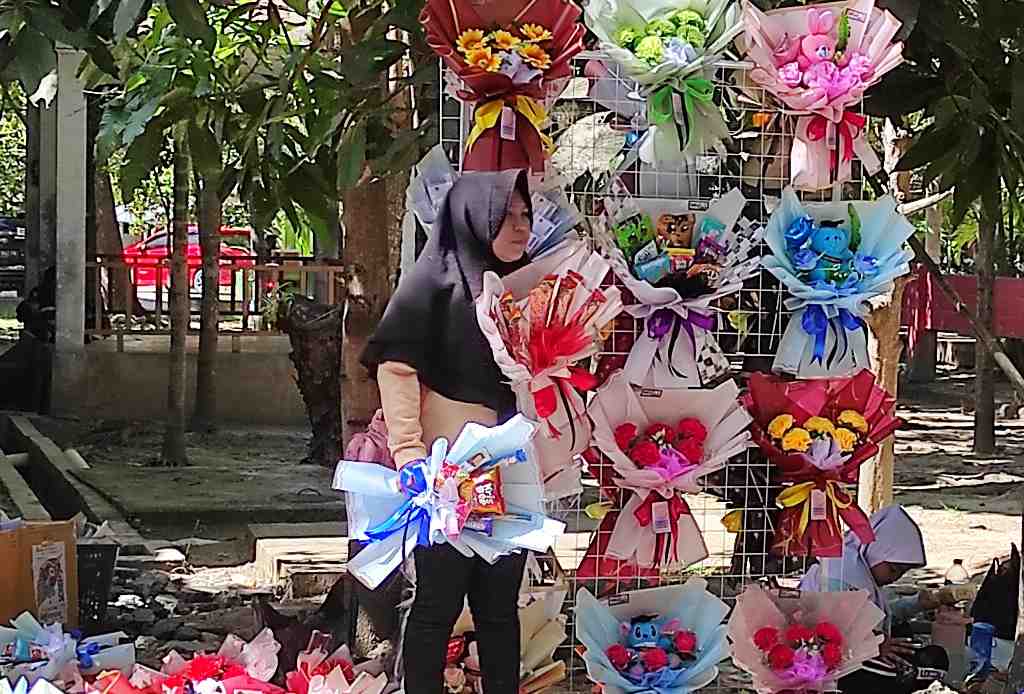 MENJAJAKAN BUKET