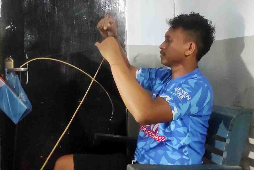 MERAKIT LAYANG-LAYANG
