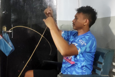 MERAKIT LAYANG-LAYANG