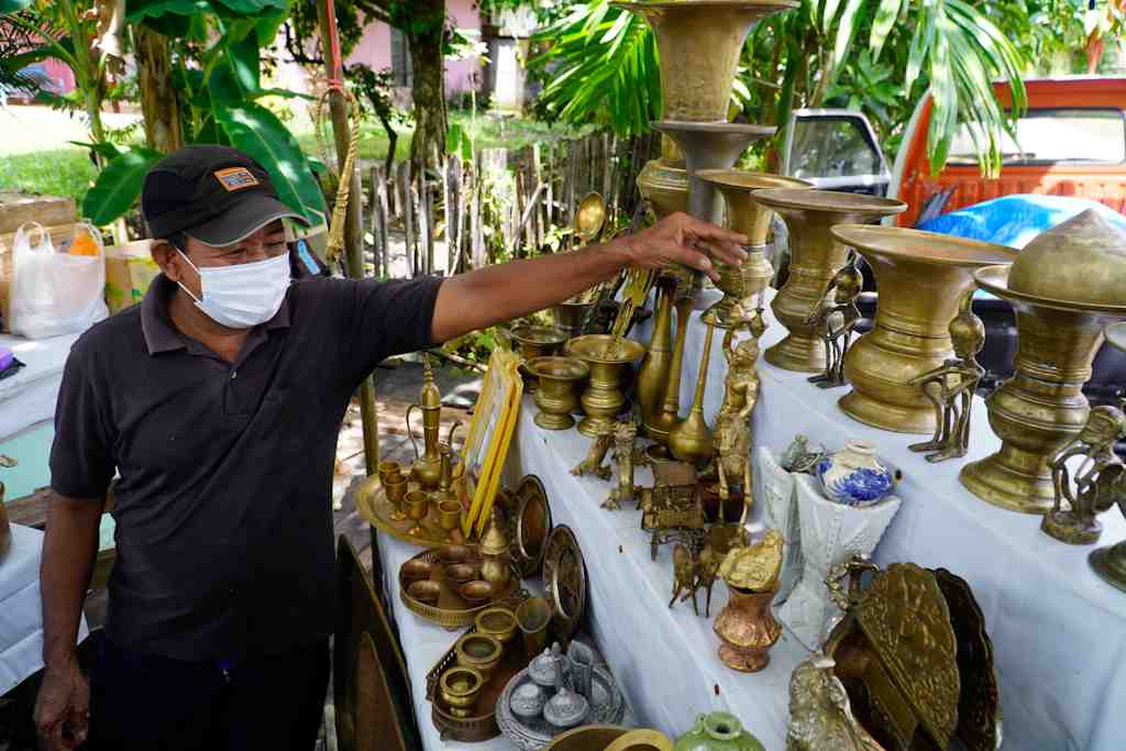 PENJUAL BARANG ANTIK
