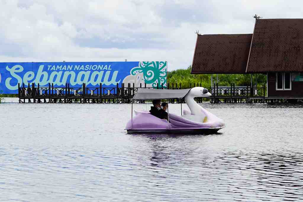 MENYUSURI OBJEK WISATA AIR HITAM SABANGAU