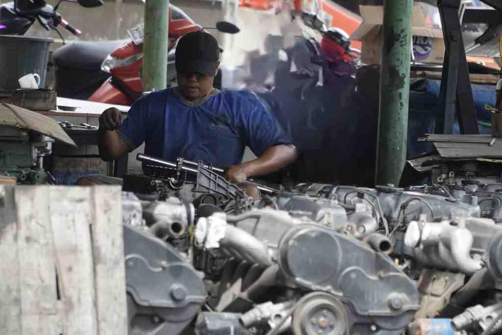 PERBAIKAN MESIN MOBIL