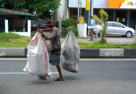 PENGUMPUL BARANG BEKAS