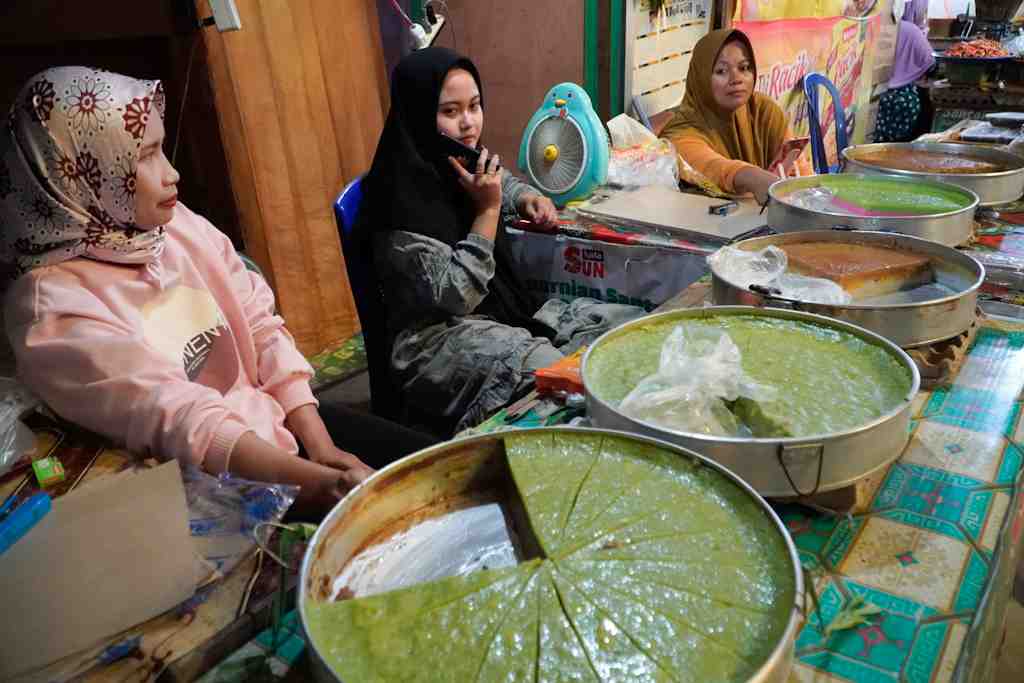 PENJUAL KUE TRADISIONAL