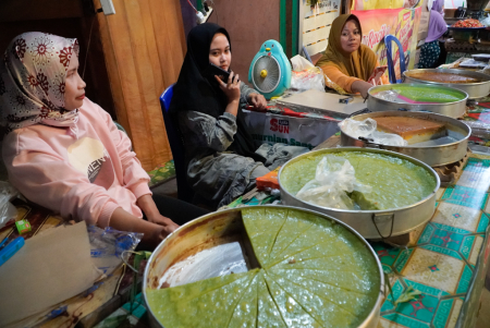 PENJUAL KUE TRADISIONAL