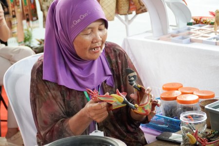 MINIATUR PERAHU DARI GETAH NYATU