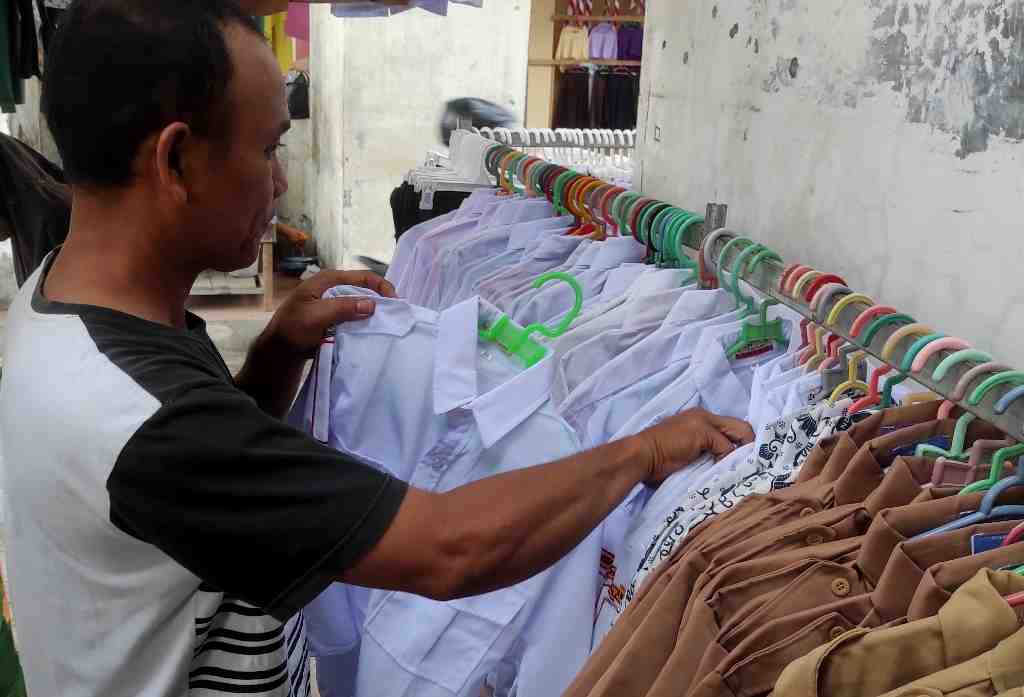 PASOKAN SERAGAM SEKOLAH