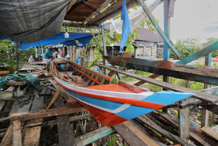 PERAJIN PERAHU TRADISIONAL 