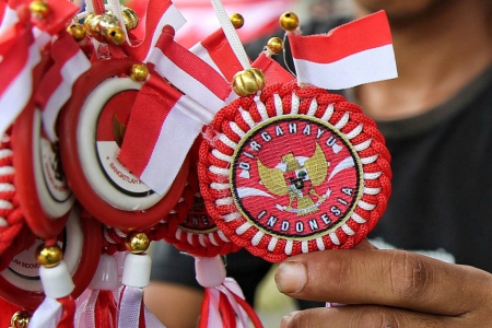 PENJUAL AKSESORIS MERAH PUTIH