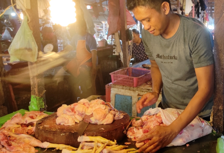 PENJUAL DAGING AYAM