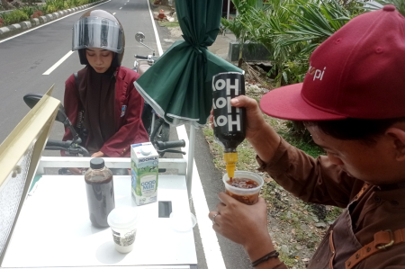 PENJUAL ES KOPI KELILING