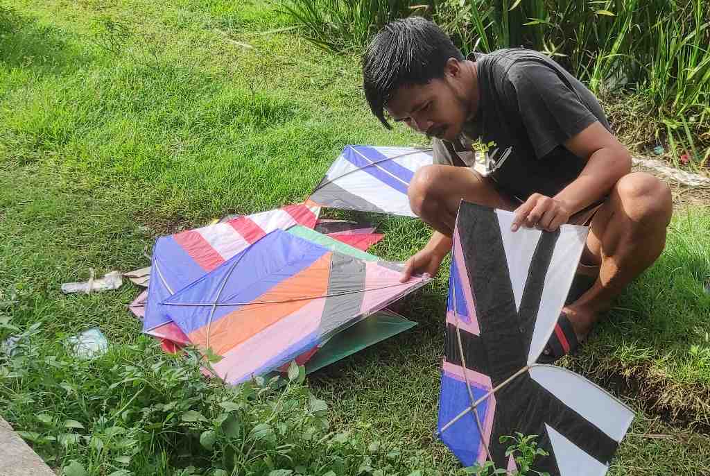 PENJUAL LAYANG-LAYANG