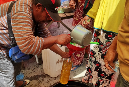 PENJUAL MINYAK GORENG CURAH