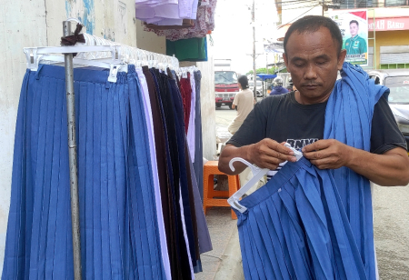 PENJUAL SERAGAM SEKOLAH