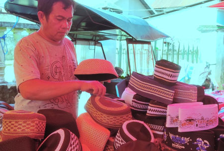 PENJUAL SONGKOK