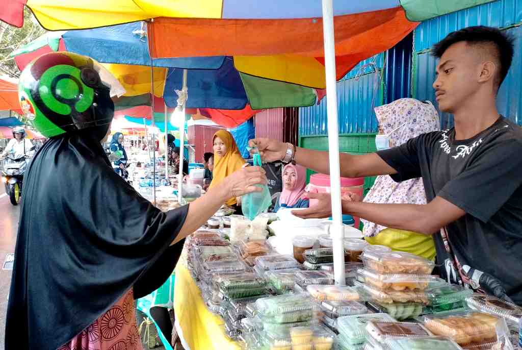 PENJUAL TAKJIL di LIMBOTO