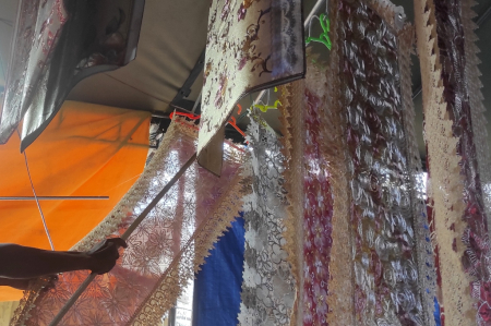PENJUAL TAPLAK MEJA