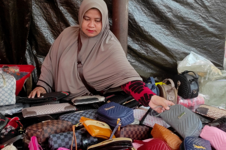 PENJUAL TAS WANITA