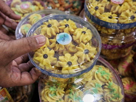 TUNJUKKAN KUE KERING 