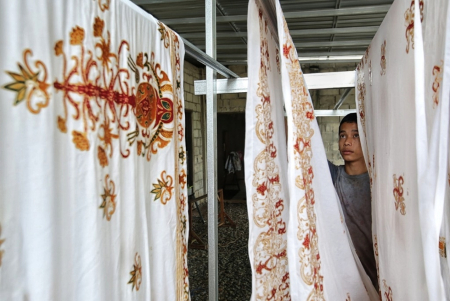 PENGERINGAN BATIK KHAS KALTENG 