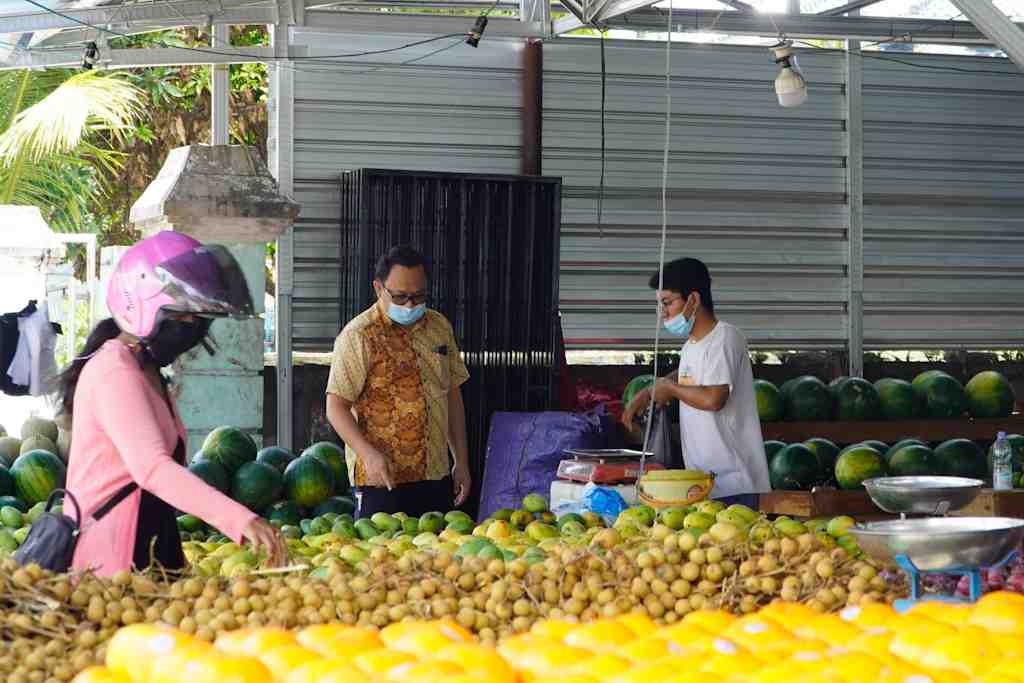 MEMILIH BUAH