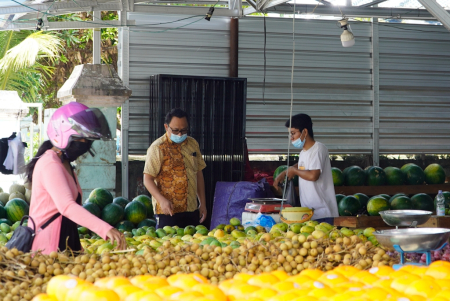 MEMILIH BUAH