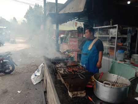 MEMBAKAR IKAN