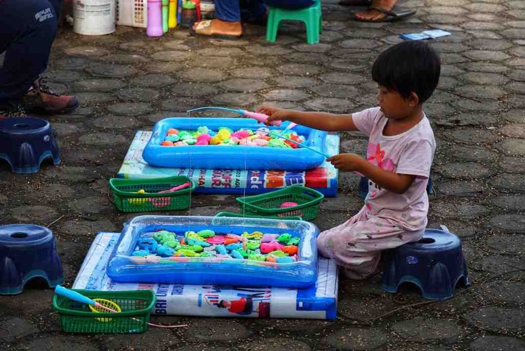 BERMAIN PANCING IKAN MAINAN