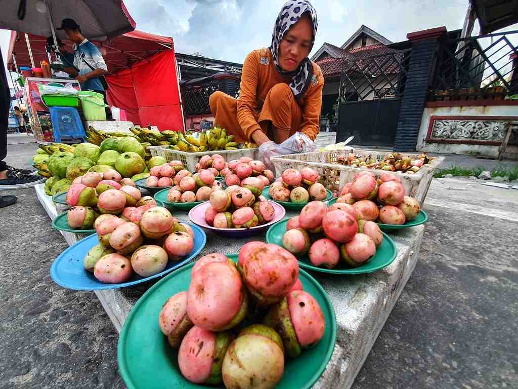 PENJUAL BUAH KALANGKALA
