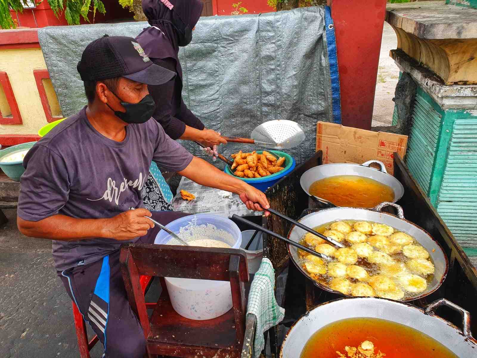 MENGGORENG BAKWAN