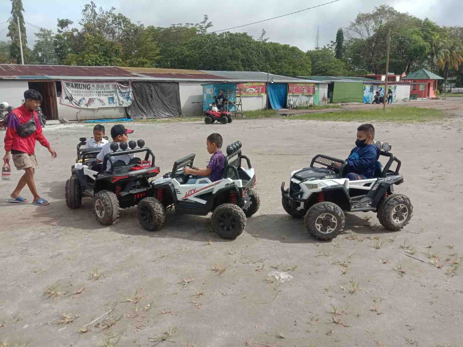 BERMAIN MOBIL-MOBILAN