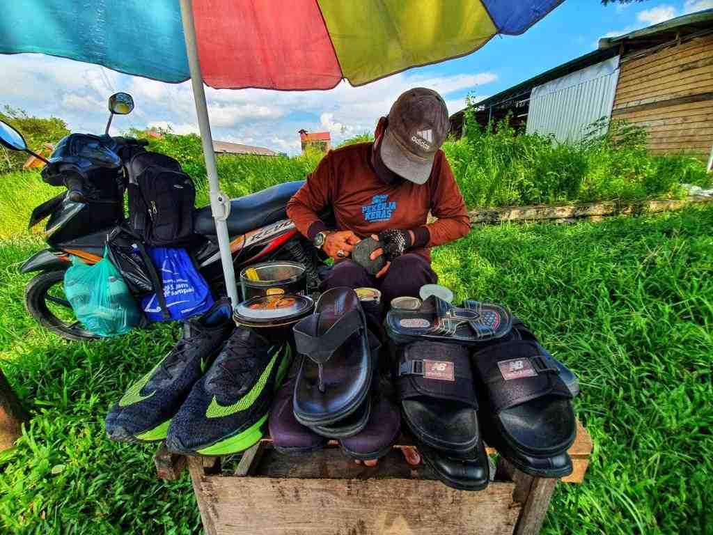 PENJAHIT SANDAL dan SEPATU