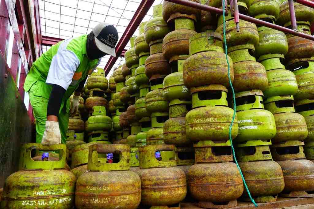 MENYUSUN TABUNG GAS LPG 3 Kg