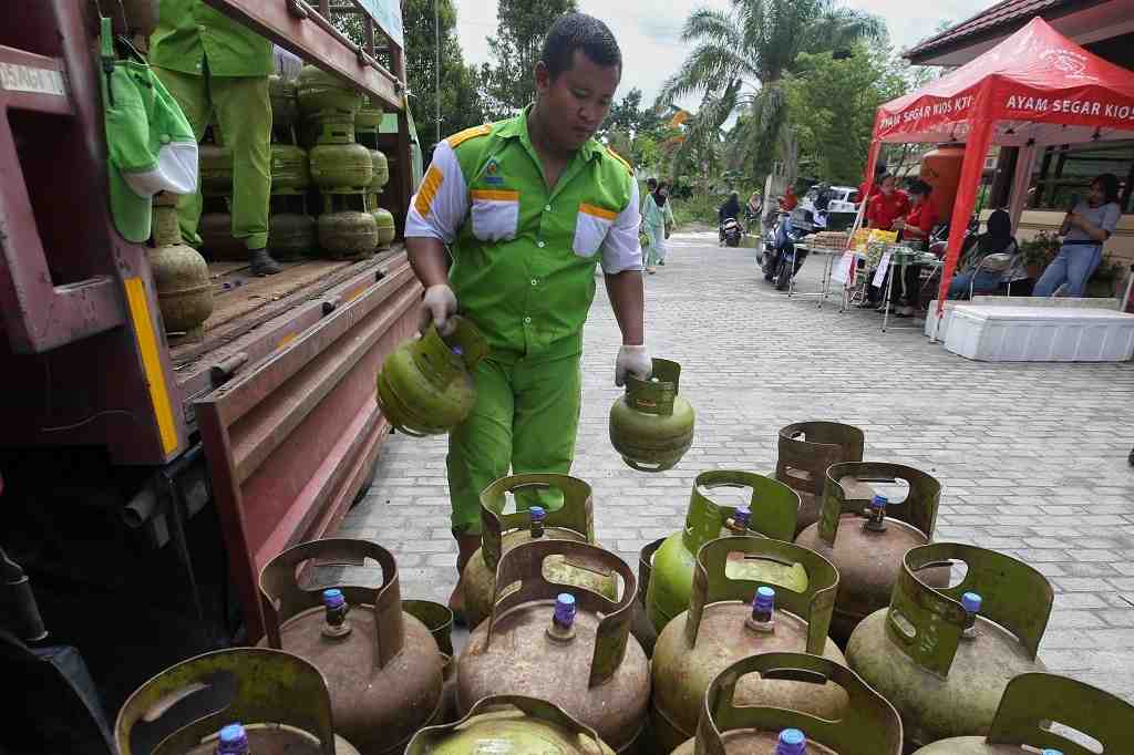 MENYUSUN TABUNG GAS 3 KG