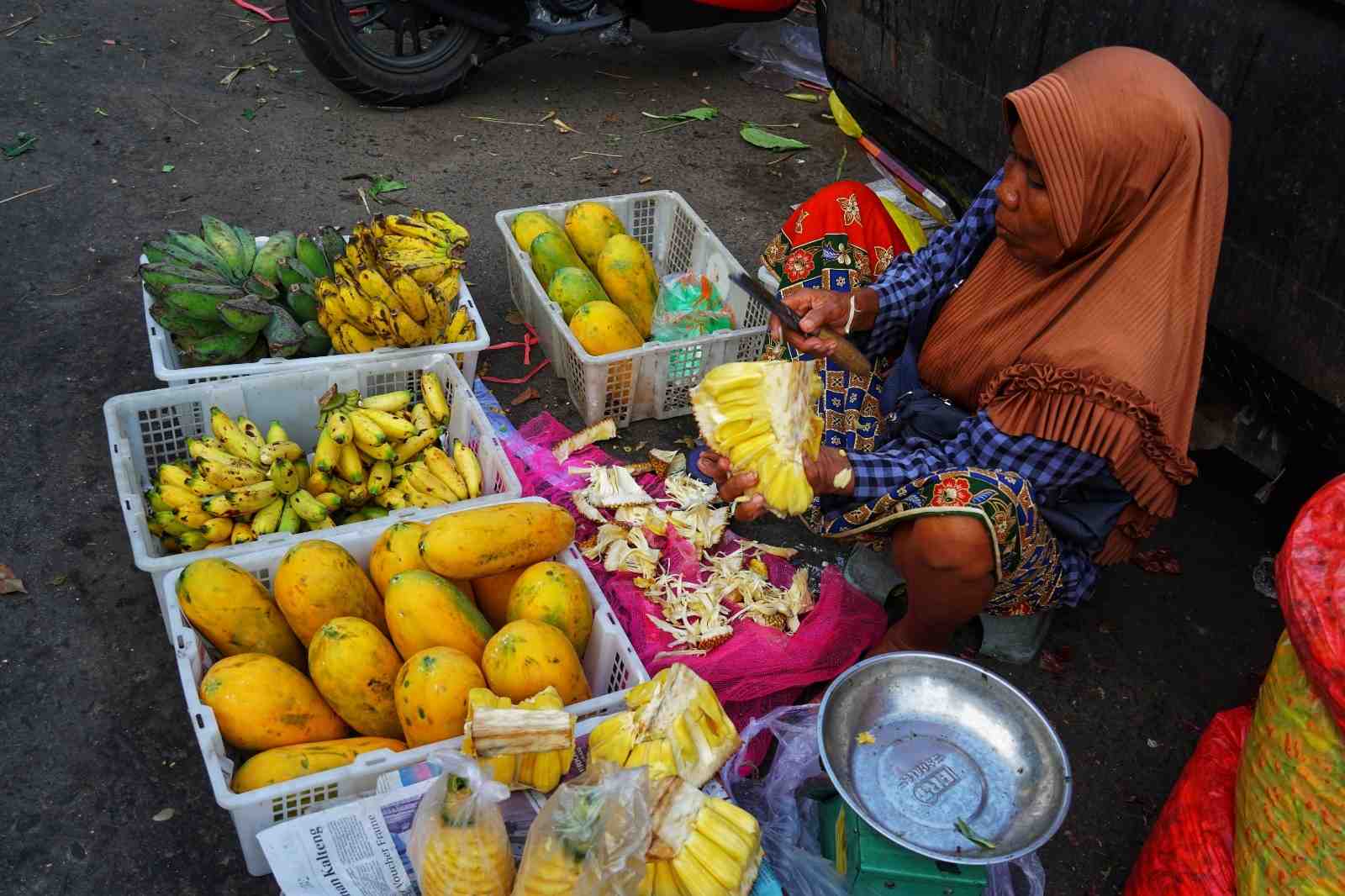 MENJUAL ANEKA BUAH