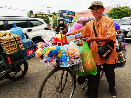 PEDAGANG MAINAN KELILING