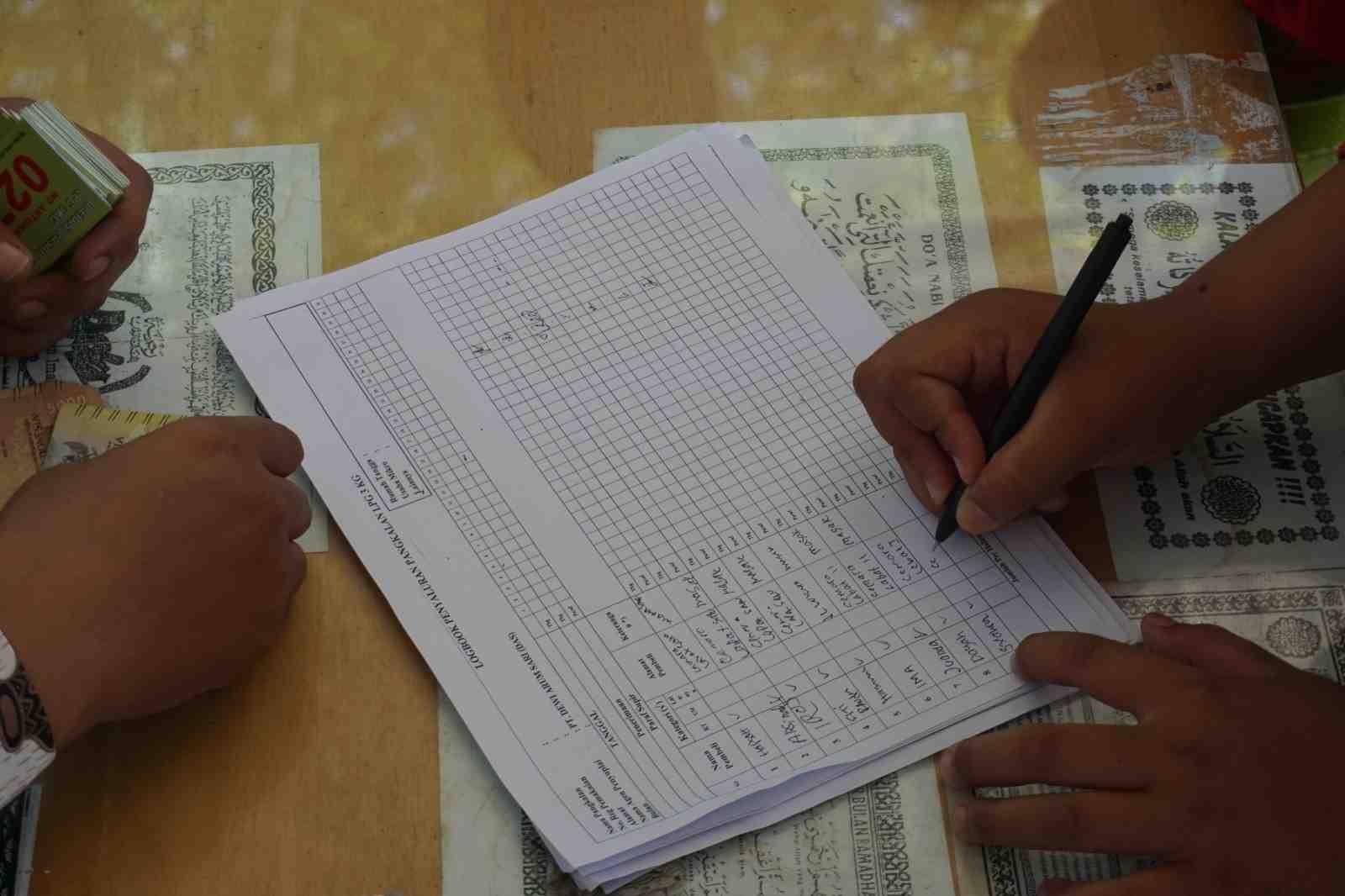 MENGISI LOGBOOK PEMBELIAN GAS LPG
