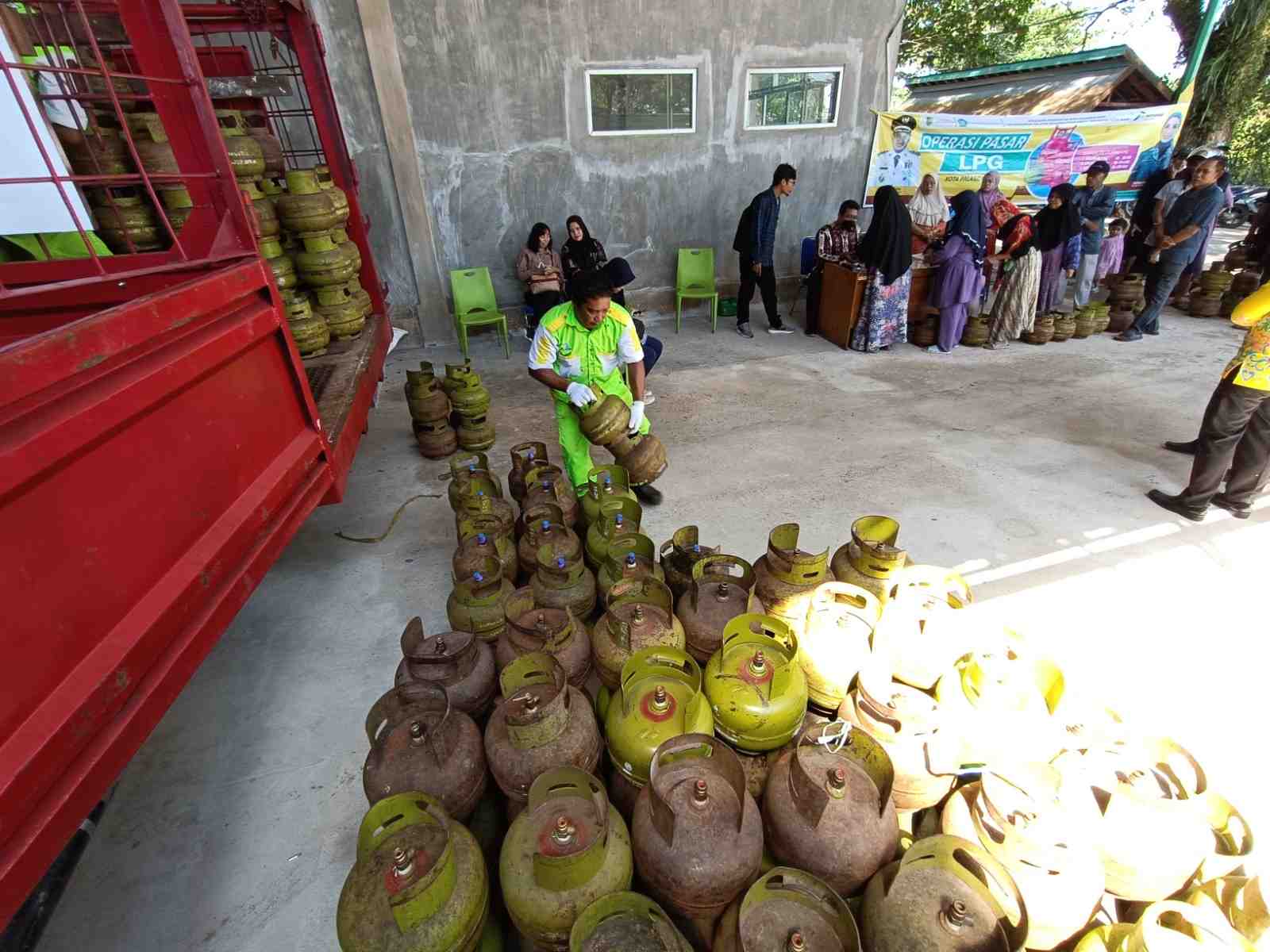 MENYUSUN TABUNG GAS 3 Kg