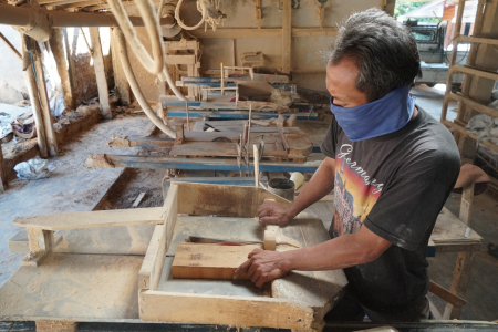 POTONG KAYU BAHAN SUMPIT