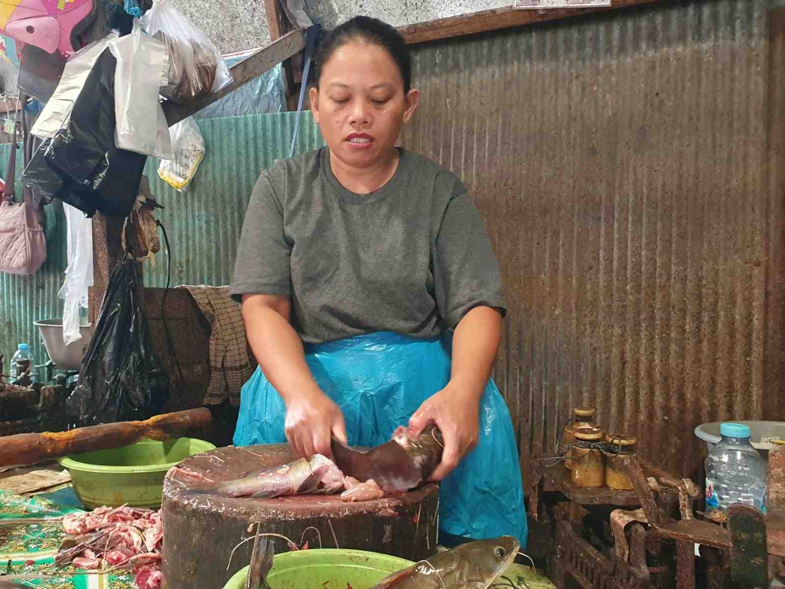 PENJUAL IKAN SUNGAI