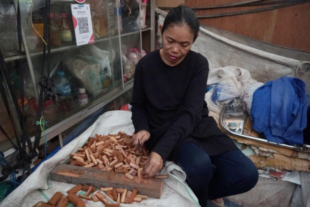 POTONG KAYU BAJAKAH