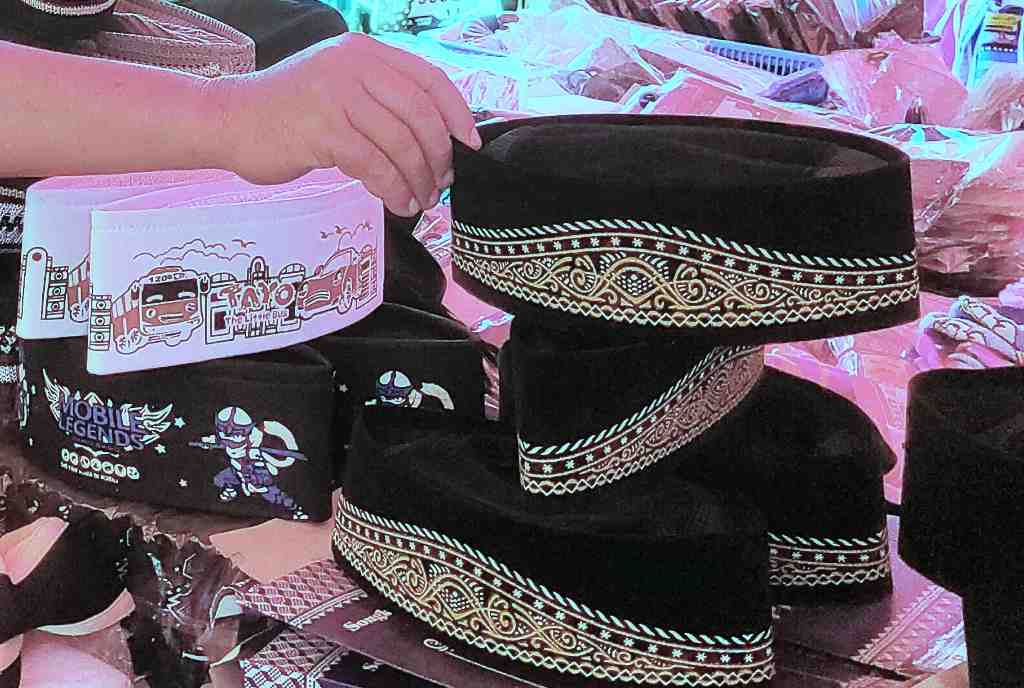 SONGKOK BERMOTIF