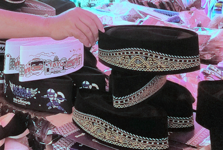 SONGKOK BERMOTIF
