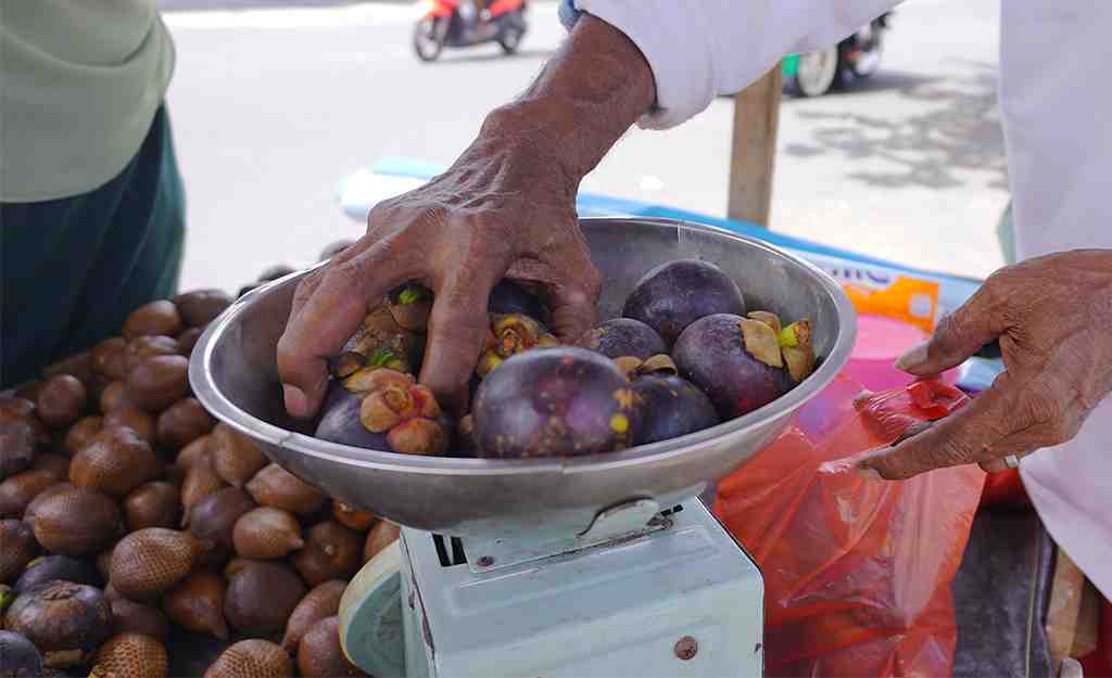 TIMBANG BUAH MANGGIS