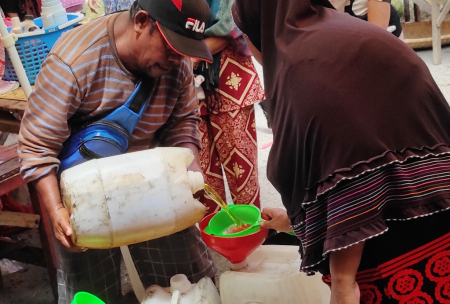 TUANG MINYAK GORENG