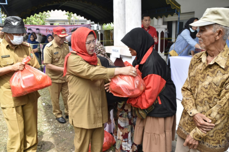 PASAR PENYEIMBANG DI DESA HANAU