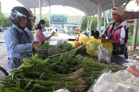 KIOS SAYUR DI PASAR PENYEIMBANG